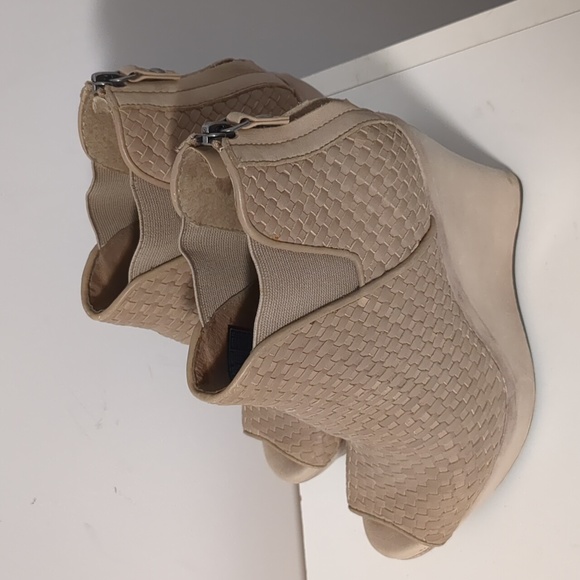 UGG Leather Wedge Sandals - Picture 7 of 8